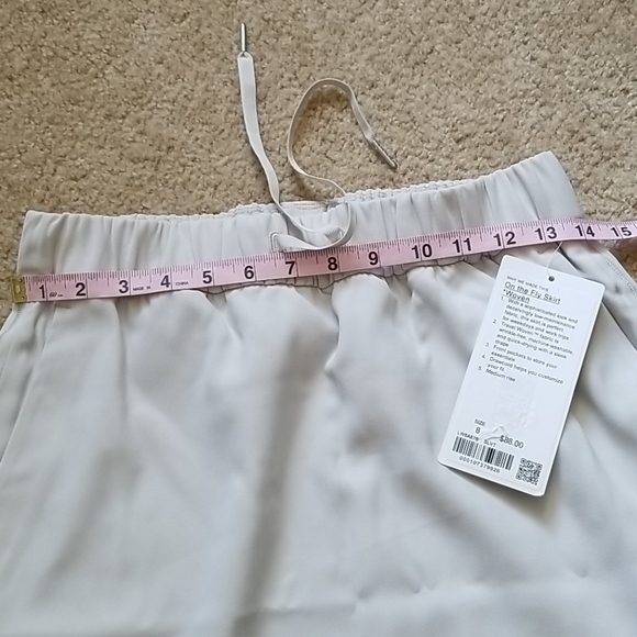 Lululemon on the fly Skirt - Picture 7 of 8